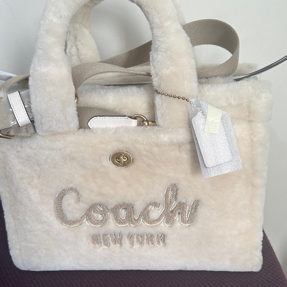Coach cargo tote 🔥 - Picture 2 of 9